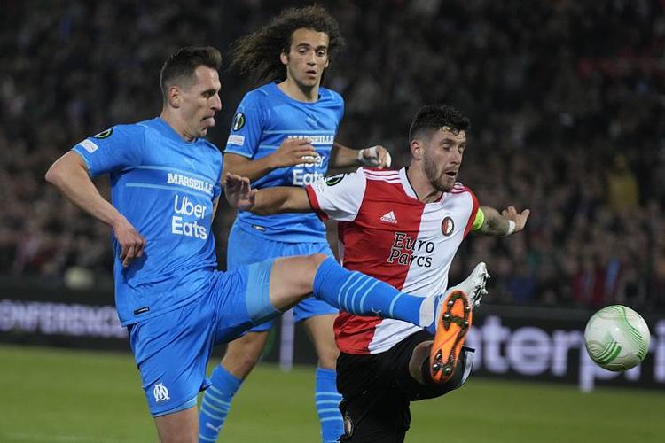 由期待他在 由期待他在