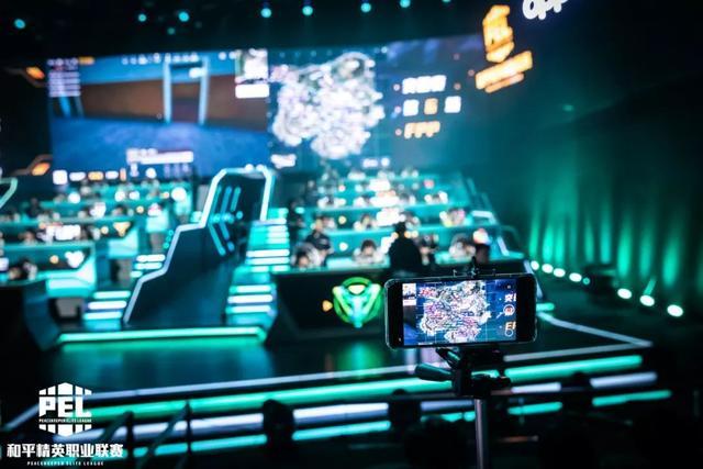 他的名字是 他的名字是